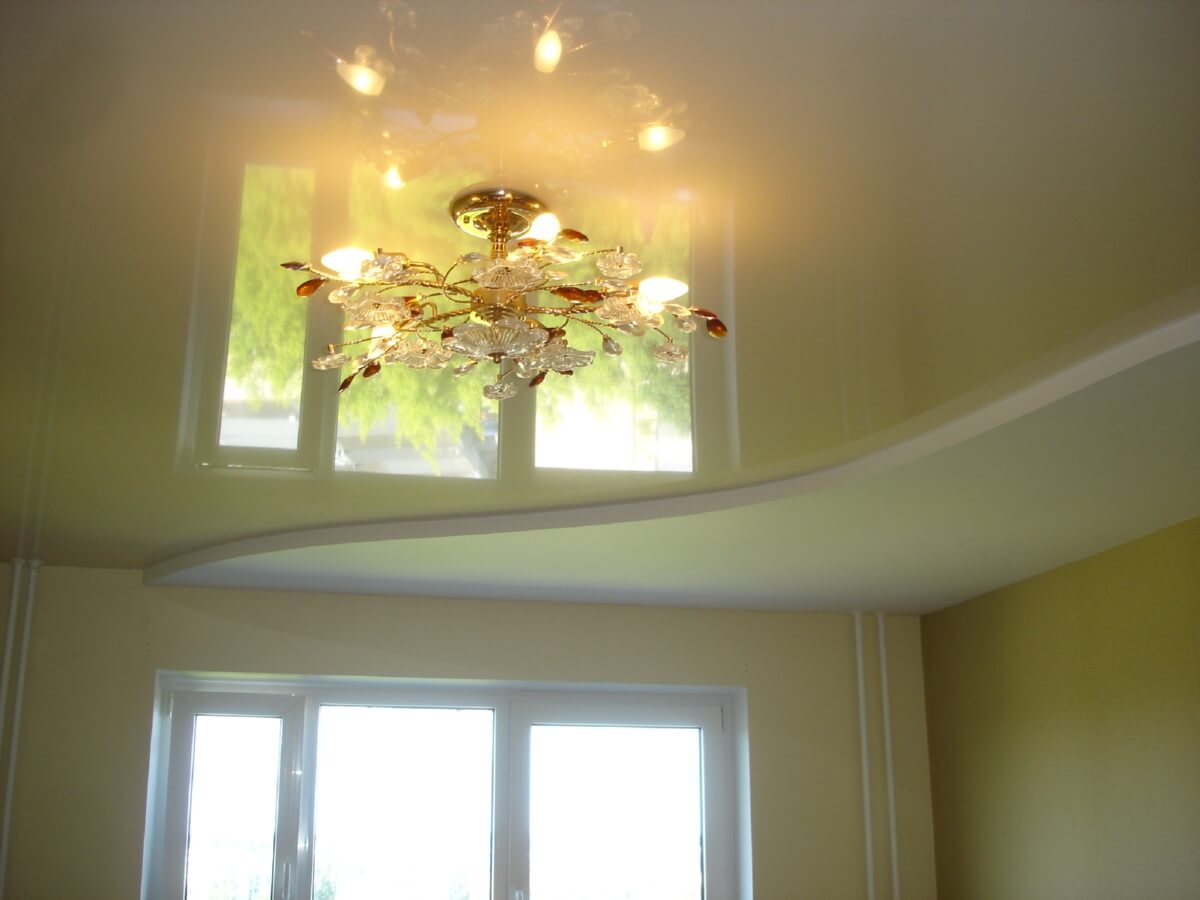 Glossy stretch ceiling: shine and style in your interior